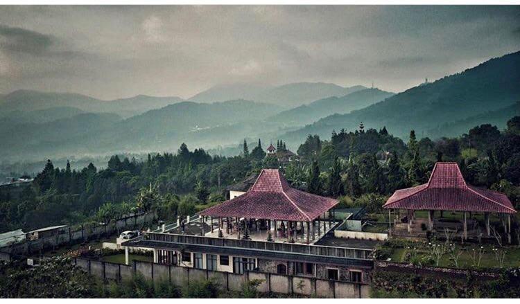 Villa Eaden Puncak Bagian luar foto