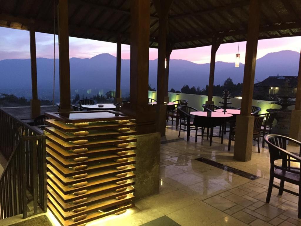 Villa Eaden Puncak Bagian luar foto